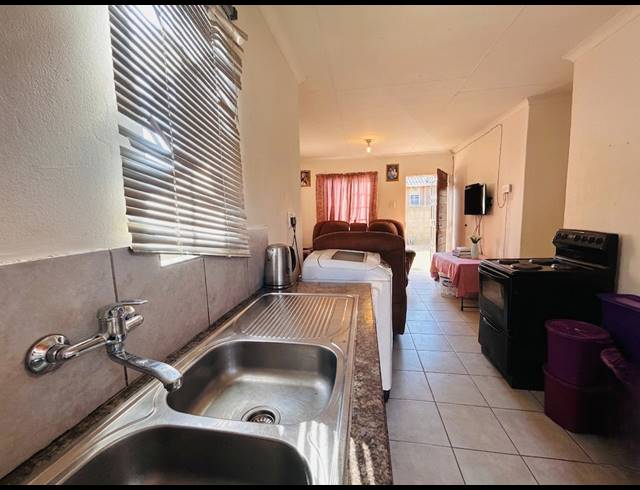 3 BEDROOM HOUSE FOR SALE IN SAVANNA CITY